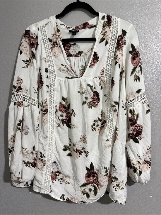 torrid Tops - torrid White Floral Lace-Trim Peasant Blouse with Pink Roses